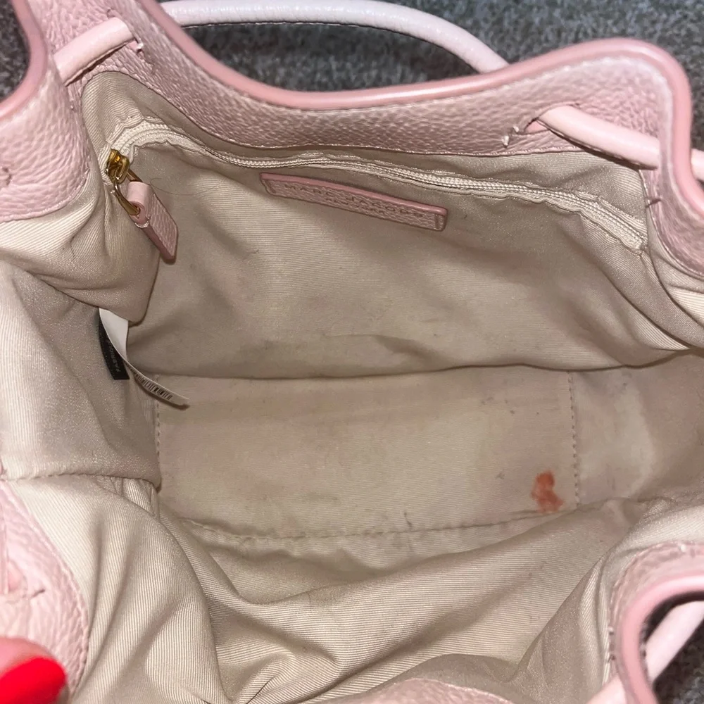 Marc Jacobs H606L01SP22
Small Peach Whip Leather Bucket/Shoulder Bag - Picture 8 of 10